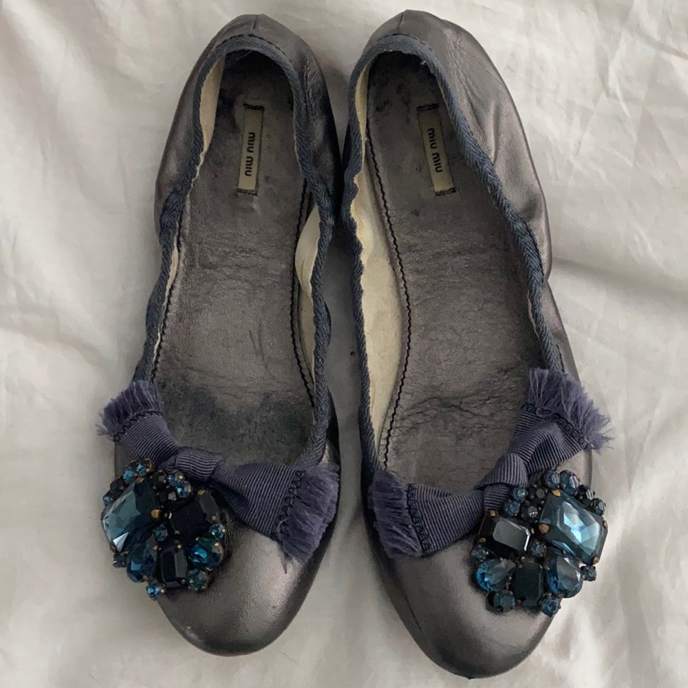 Used flats MiU MIU Sz 38 1/2 (fits a size 8) Silver Grey